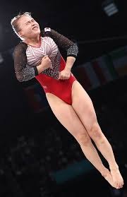 曼联4-1击败狼队，升至英超第六；米兰3-2战胜都灵，登顶积分榜。